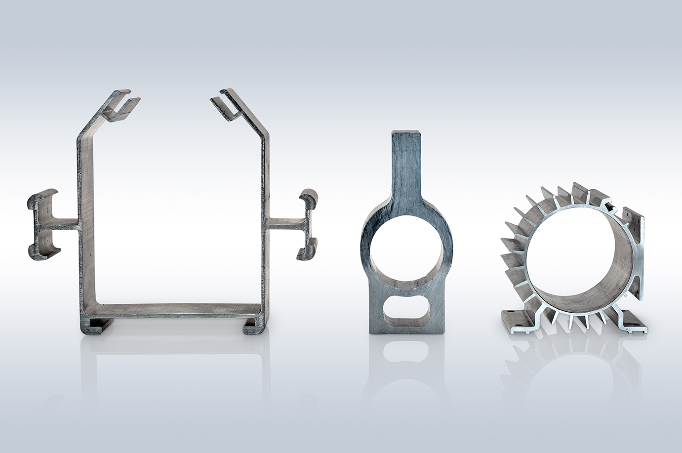 <p>IsoProfil is your experienced specialist when it comes to the production of extruded profiles. The <strong>extruded aluminium profiles</strong> are used in many different products and in almost all industries.&nbsp;</p>
<p>In comparison to the extrusion standard, which is specified according to DIN EN 12020-2 and DIN EN 755-9, we offer you profiles with a <strong>precision that is up to 20 times higher</strong>.</p>